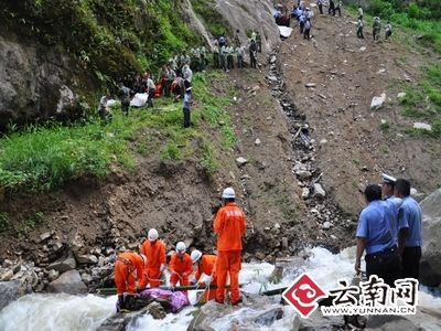 怒江州福贡县发生重大交通事故致7死1伤2失踪