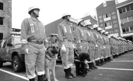 6辆猛士车28官兵 成都消防成立飞豹救援队