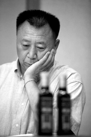 昨日，“陈醋勾兑门”主角王建忠出现在媒体见面会上。本报记者 薛珺 摄