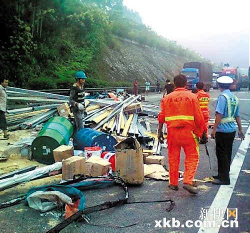 京港澳高速韶关段货车追尾漏油 京珠北大堵车