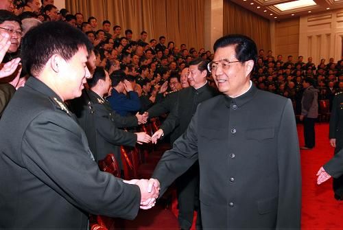  11月21日，中共中央总书记、国家主席、中央军委主席胡锦涛在北京会见军事科学院第七次党代会代表。中共中央政治局常委、国家副主席、中央军委副主席习近平一同会见。新华社记者 王建民 摄