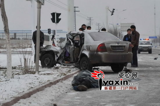 新疆乌鲁木齐师生四人搭乘"黑车"遭遇车祸 司机当场身亡