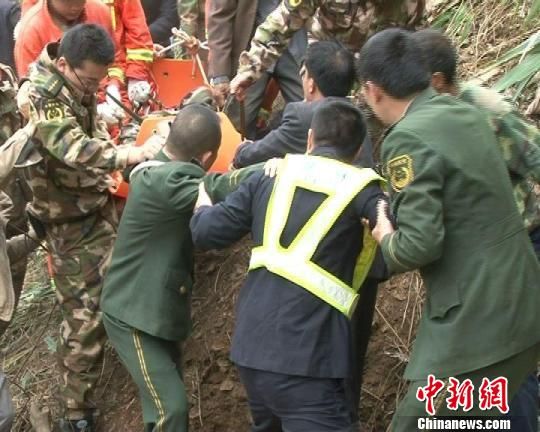 据介绍,2012年2月8日12点30分左右,在河口县老范寨乡斑鸠河村委会