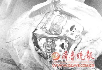 假冒名牌奶粉的包装。 