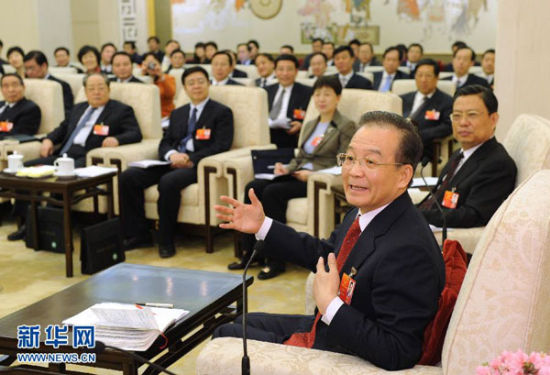 3月10日，中共中央政治局常委、国务院总理温家宝参加十一届全国人大五次会议陕西代表团的审议。 新华社记者李学仁摄