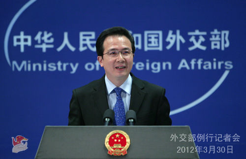 2012年3月30日，外交部发言人洪磊主持例行记者会。