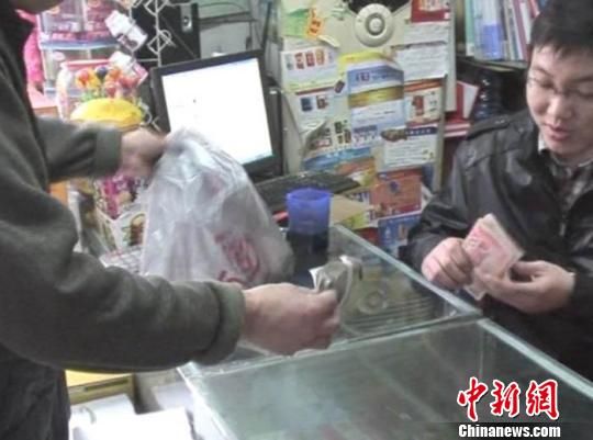 6旬老人痴心公益14年不辍
