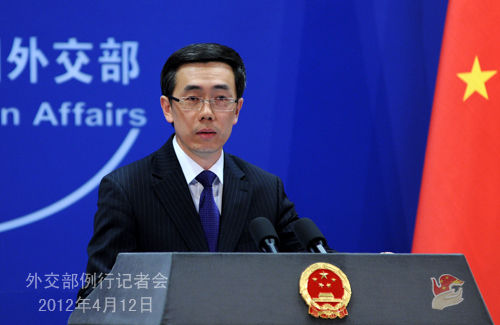 2012年4月12日，外交部发言人刘为民主持例行记者会。