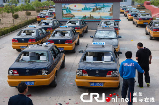 北京平谷30多辆出租车深夜被砸(图)