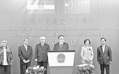 吴邦国出席庆祝中克建交20周年招待会并发表致辞