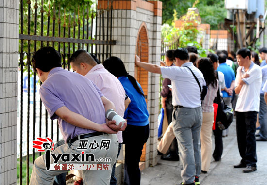 新疆高考志愿填报首日观望者居多 专家:志愿之