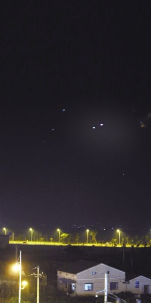 温州夜间上空惊现UFO? 不,那是LED风筝