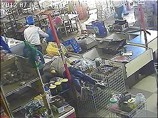 南非自由州部分地区发生骚乱 多家华人店铺遭