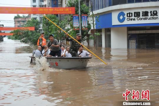 长江重庆江津段迎60年最大洪灾转移4万人|长江