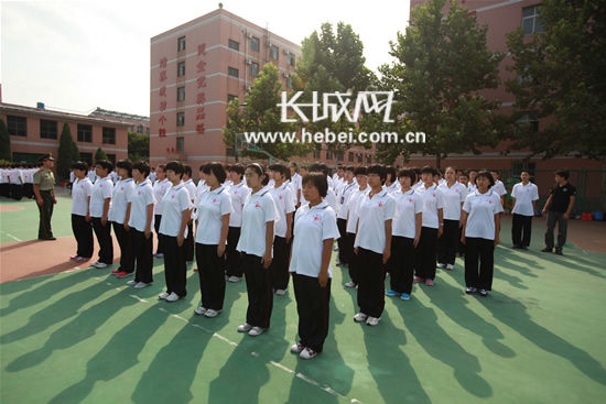 衡水二中高一新生军训接受中高中化学弱水解很双图片
