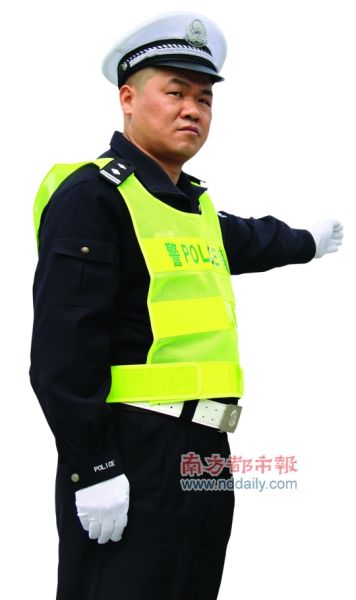 他创立珠海首家交通事故调解室