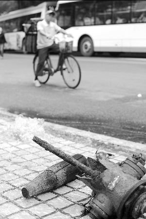 ����ײ��ֻ������˨