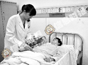 为了省钱 孕妇模仿视频自行接生