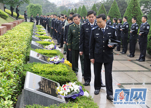 清明祭奠公安英烈