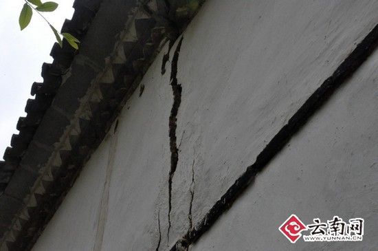 云南洱源5.0级地震致部分房屋墙体倒塌开裂|云