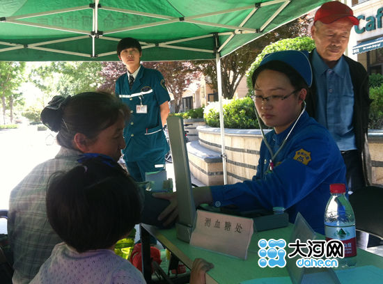 郑州人民医院颐和医院首次义诊在绿城百合小区