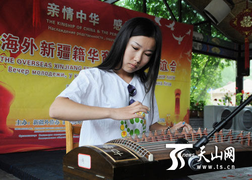新疆籍华裔青少年学生举行联谊活动