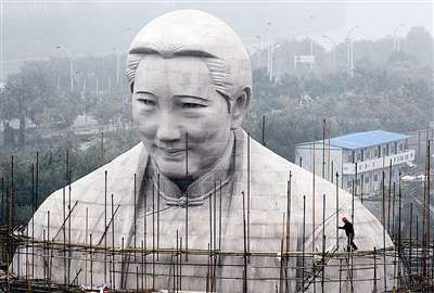 河南造价1.2亿宋庆龄雕像未完工即拆除