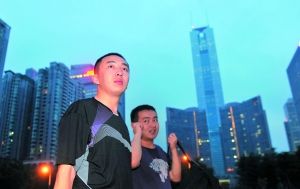 许霆今来广州还银行钱