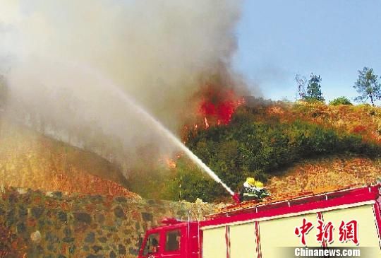 北极僵尸大火为何死灰复燃 气候异常背后真相揭秘