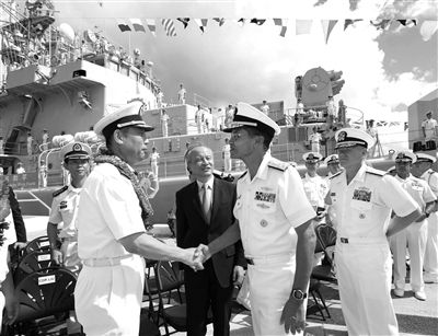 海军编队抵珍珠港首次访美 将与美军踢足球|海