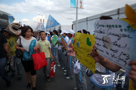 小小志愿者 我们明年再见_新浪新闻