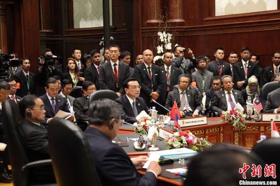 ����10��9�գ��й�����Ժ�������ǿ�������׶�˹��ͼ����ϯ��16���й������ˣ�10+1���쵼�˻��顣ͼΪ���ǿ�����ڻ��Ͻ����������緢 ���� ��