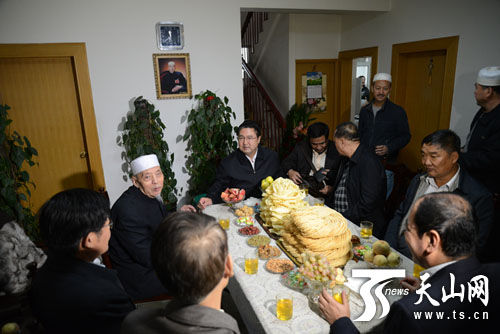 新疆领导看望慰问党外领导干部和爱国宗教人士