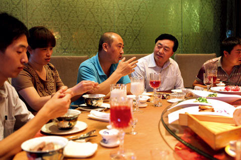 陈里请农民工吃饭