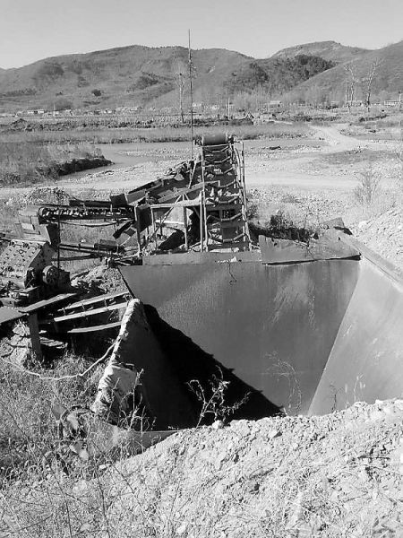 非法采砂屡禁不止承德武烈河遍体鳞伤