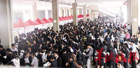 有研究生与本科生抢饭碗