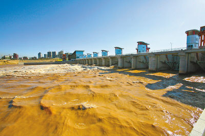 黄河海勃湾水利枢纽位于内蒙古乌海市境内的黄