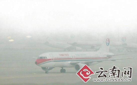 云南长水大雾航班延误续:9成滞留旅客顺利登机