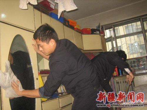 安集海东收费站志愿者开展送温暖献爱心活动