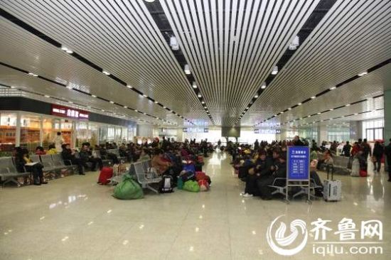 济南火车站学生票实现自助售取 站台票全面取