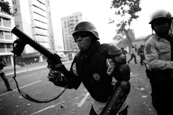 委内瑞拉搜捕反对派领导人_新浪新闻