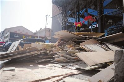 装修垃圾路边堆