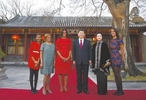 　　21日，国家主席习近平和夫人彭丽媛在北京钓鱼台国宾馆会见美国总统奥巴马夫人米歇尔一行。