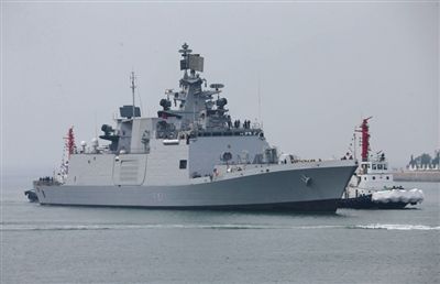 印度“什瓦利克”号护卫舰 这艘舰由印度海军设计局设计，采用吸波复合材料，减小了雷达波反射面，最高航速32节，防空半径可达100千米。