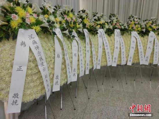 ����5��5������10�㣬�Ϻ��������ǹݽ�����׷����ᣬ������Ȼ���������λ90����ʿ���ͱ���λ���������Ӣ�ۡ�5��1�գ��Ϻ�һ�߲����¥ͻ�����֣��˾�������90������Ա��13¥׹�䲻�������������� ��