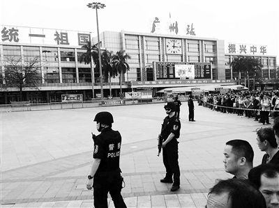 广州火车站广场发生砍人事件_新浪新闻