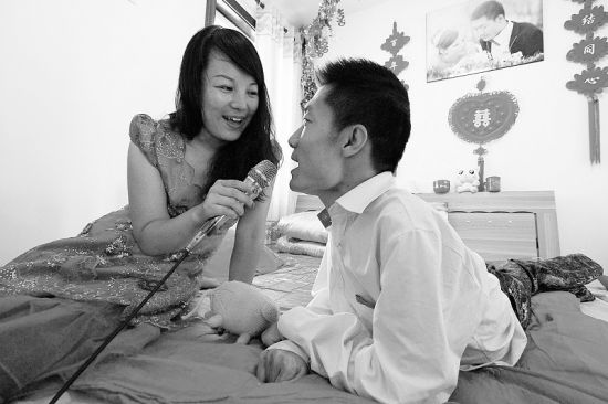 轮椅上的爱情_张磊妻子庞雪儿个人资料,生活照片(2)