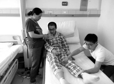 曹军目千仍在医院接受治疗。