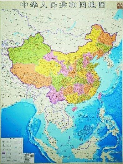 湖南地图出版社印制的竖版《中华人民共和国地图》。（图片/《湖南日报》）