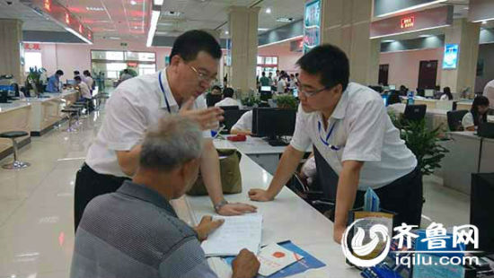 章丘政务大厅实现服务标准化 审批事项时限缩